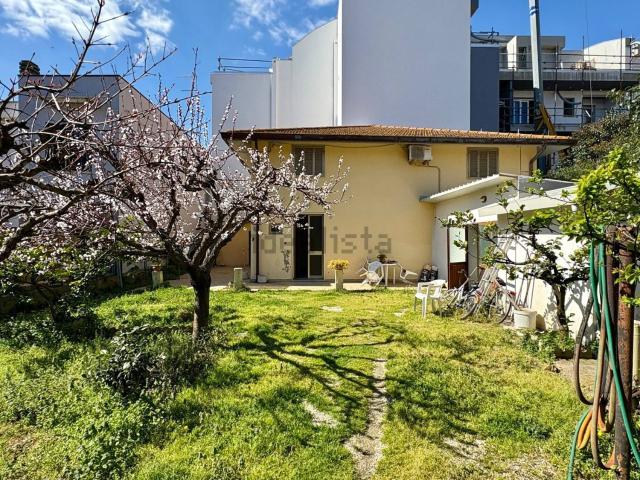 Locale in vendita di 140 m² in Via Bolzano, 20
