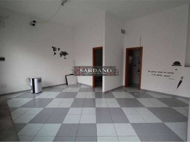 Locale in vendita di 140 m² in Via Bari
