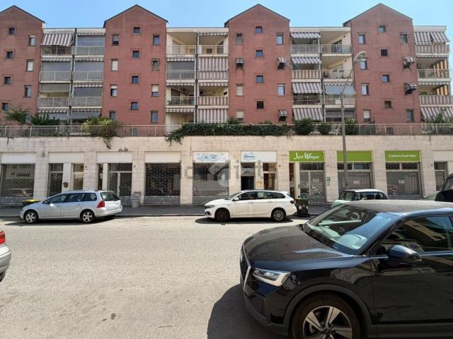 Locale in vendita di 140 m² in Via Bernardino Luini, 9
