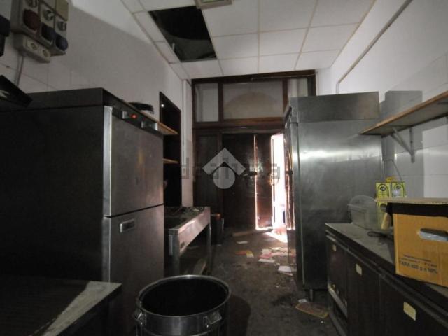 Locale in vendita di 140 m² in Via Goito, 14