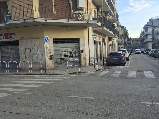 Locale in vendita di 29 m² in Via Gabriele D&apos Annunzio, 6