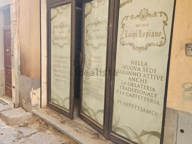 Locale in vendita di 140 m² in Via Gigino Gattuso, 53