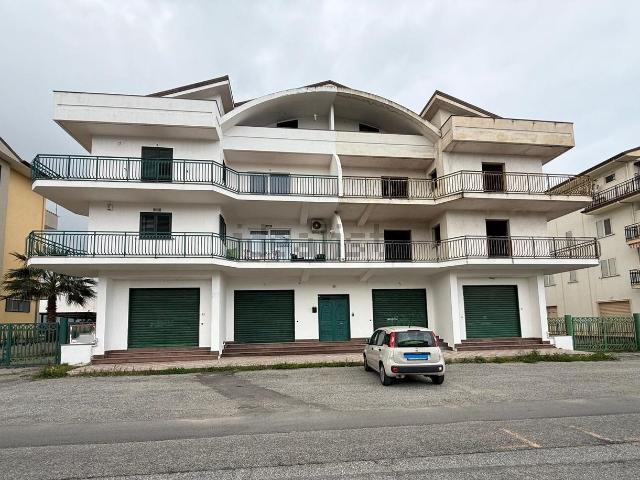 Locale in vendita di 140 m² in Via Giovanni Spadolini, 20