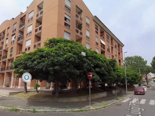 Locale in vendita di 140 m² in Via Grazia Deledda