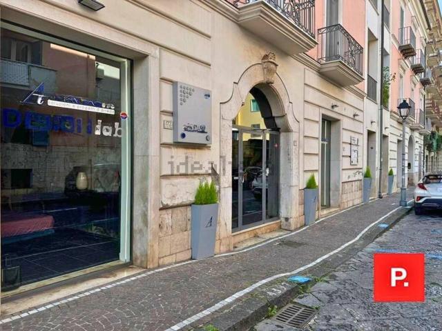 Locale in vendita di 140 m² in Via De Dominicis