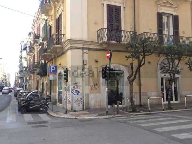 Locale in vendita di 140 m² in Via de Rossi, 134