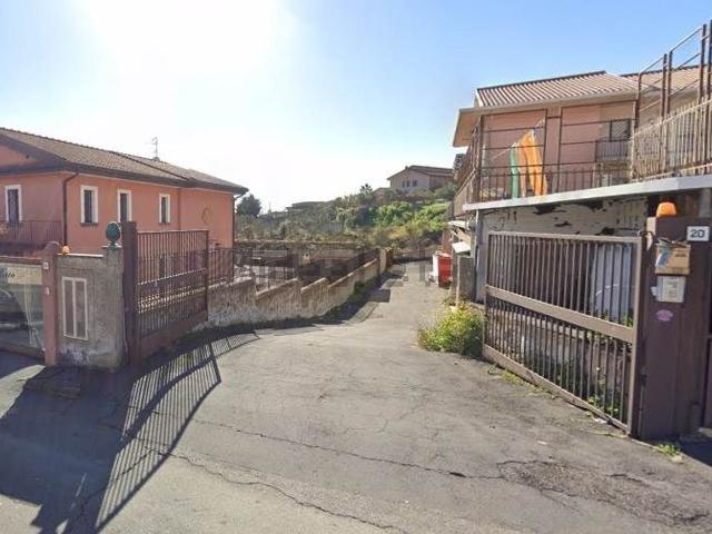 Locale in vendita di 140 m² in Via della Madonnina