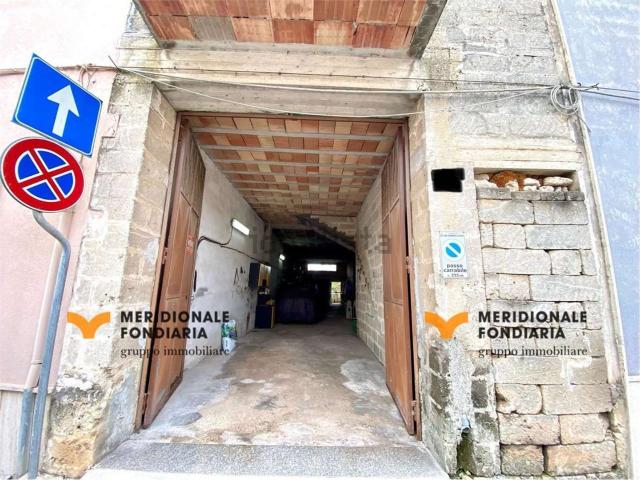 Locale in vendita di 140 m² in Via Emilia