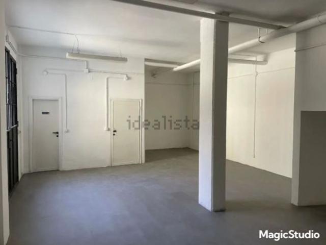 Locale in vendita di 140 m² in Via Francesco Baracca, 16