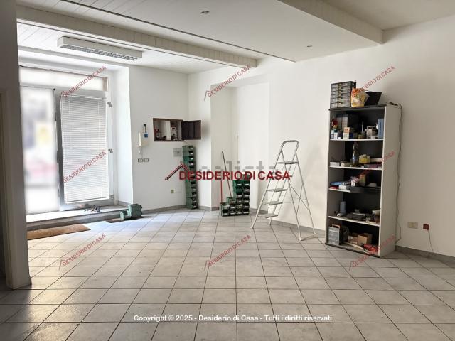 Locale in vendita di 140 m² in Via Francesco Crispi, 45