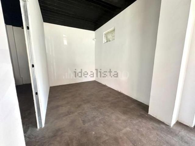 Locale in vendita di 140 m² in Via Fratelli Cairoli