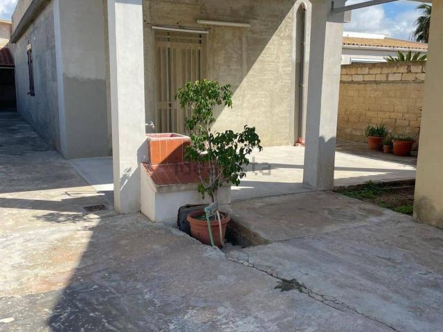 Locale in vendita di 140 m² in Via Marettimo