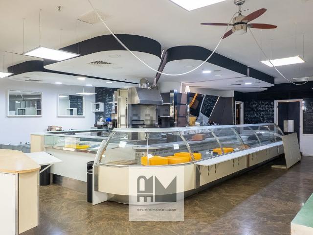Locale in vendita di 140 m² in Via Mario Rigamonti, 100