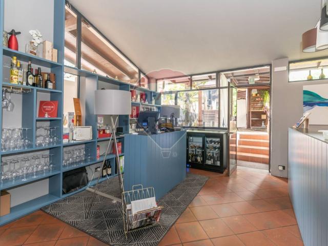 Locale in vendita di 140 m² in Via Mirolte, 53