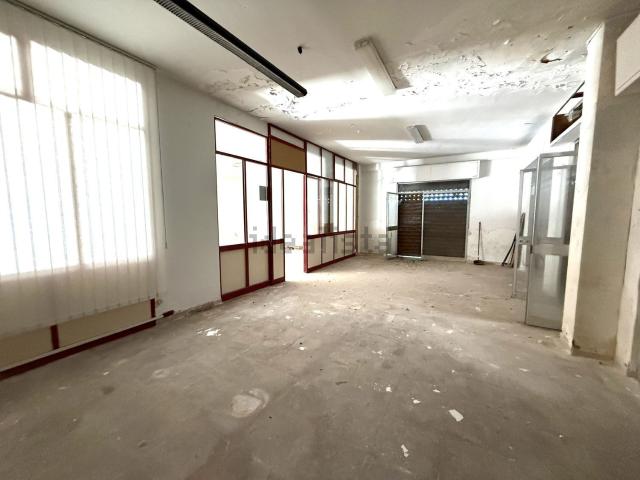 Locale in vendita di 140 m² in Via Noto