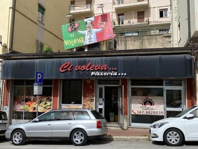 Locale in vendita di 140 m² in Via Nicola Vaccaro, 30