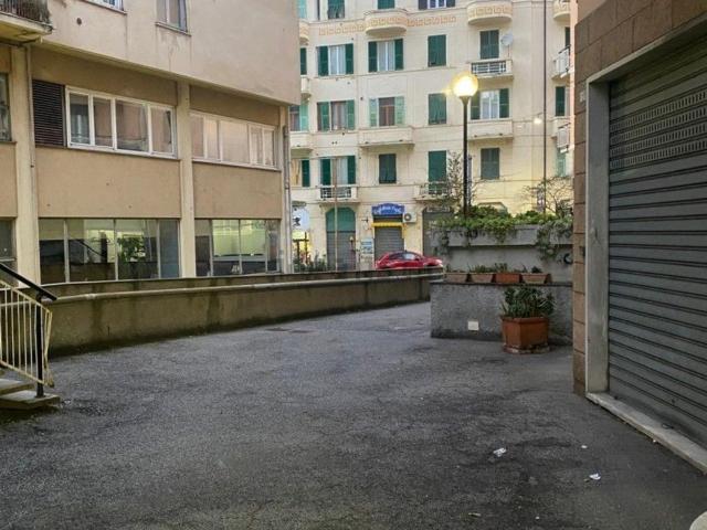 Locale in vendita di 140 m² in Via San Martino, 31