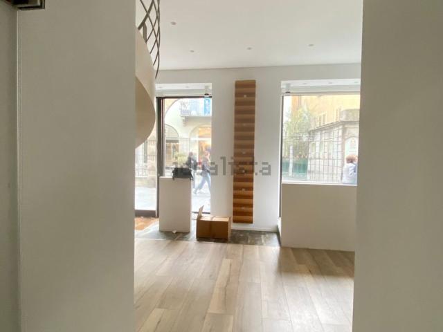 Locale in vendita di 140 m² in Via Sant&apos Orsola, 29