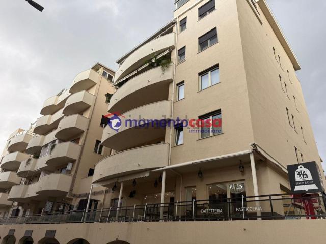 Locale in vendita di 140 m² in Via Santa Caterina d&apos Alessandria