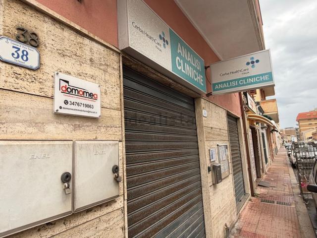 Locale in vendita di 140 m² in Via Sassari, 36