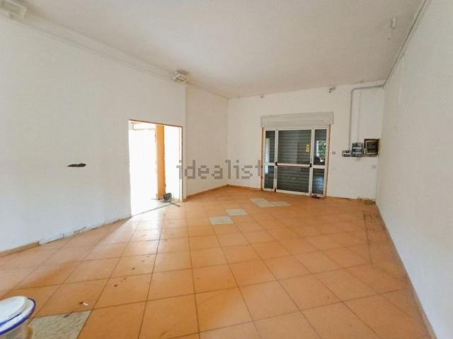 Locale in vendita di 140 m² in Via Secchi