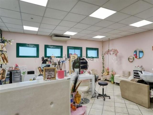 Locale in vendita di 140 m² in Via Statale