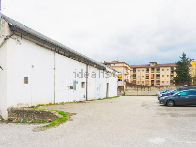 Locale in vendita di 140 m² in Via Ponticelli