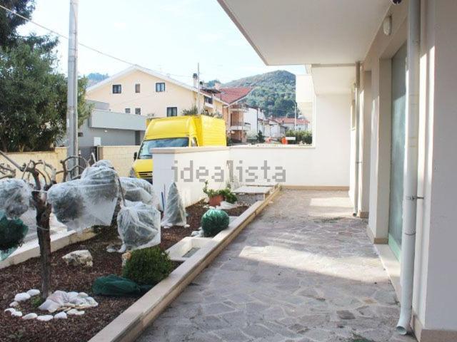Locale in vendita di 140 m² in Via Papa Giovanni XXIII