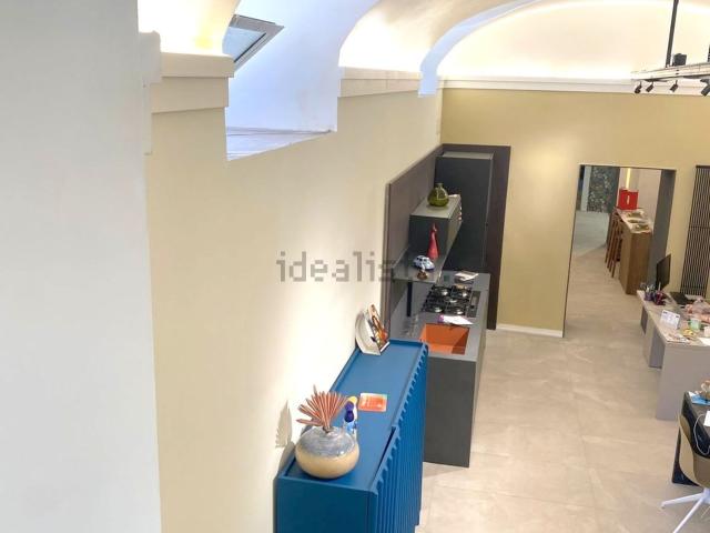 Locale in vendita di 140 m² in Via Pier delle Vigne