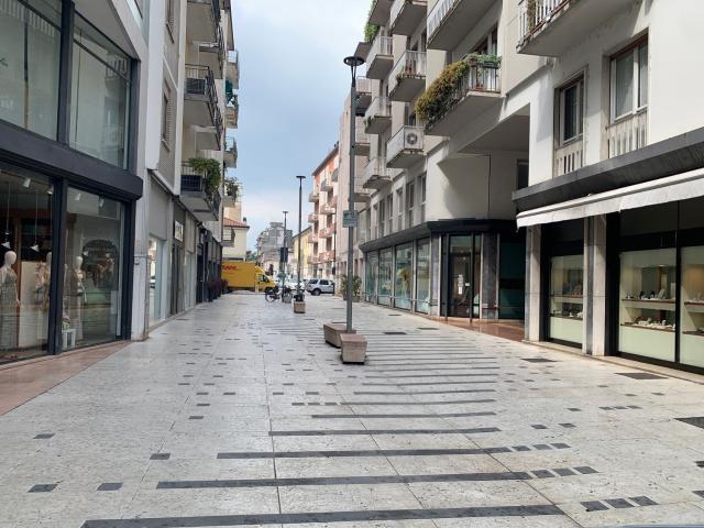 Locale in vendita di 140 m² in Via Pietro Avrese