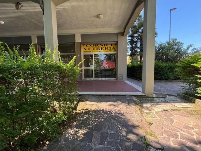 Locale in vendita di 140 m² in Via Predosa, 13