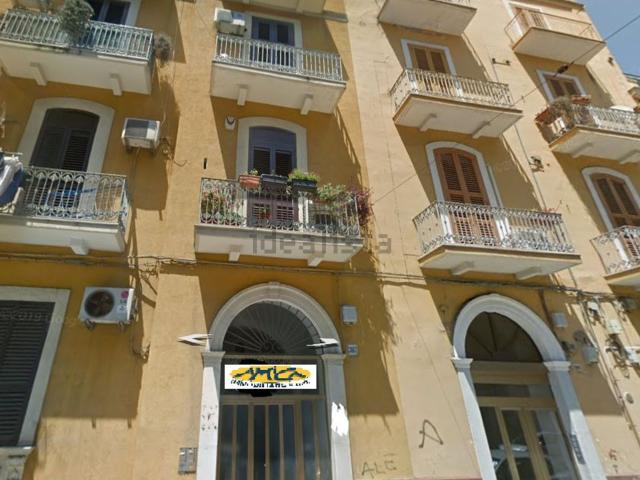 Locale in vendita di 140 m² in Via Principe Amedeo, 378