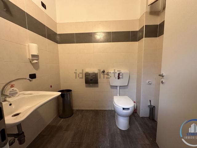 Locale in vendita di 140 m² in Via Puricelli Guerra, 40