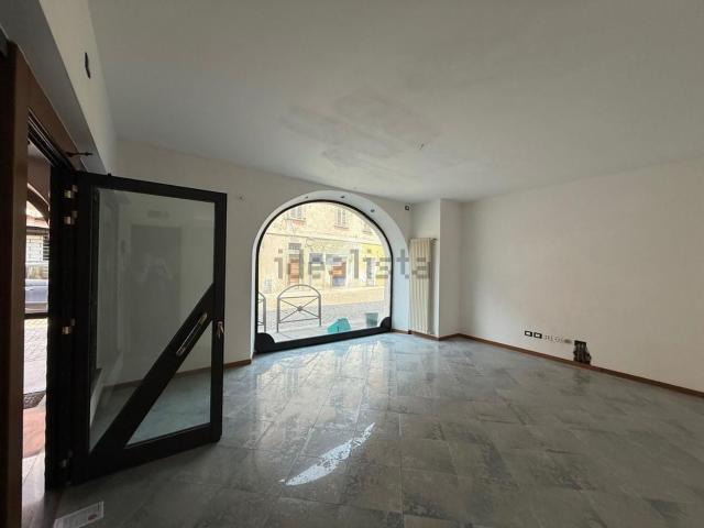 Locale in vendita di 140 m² in Via Roma, 26