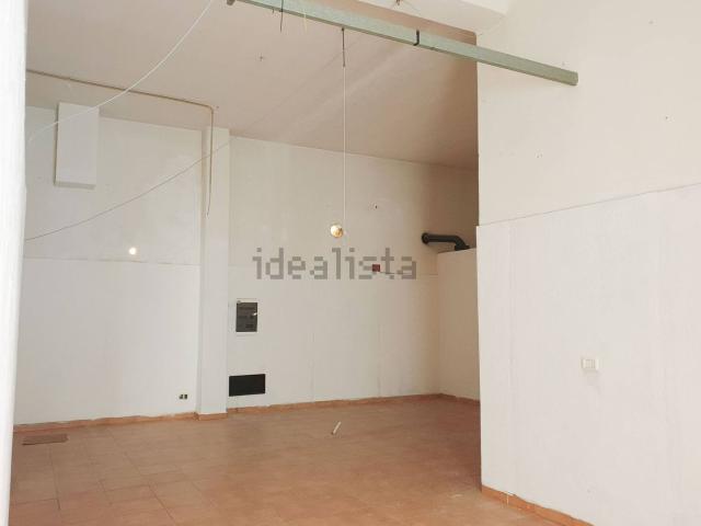Locale in vendita di 140 m² in Via Rosolini