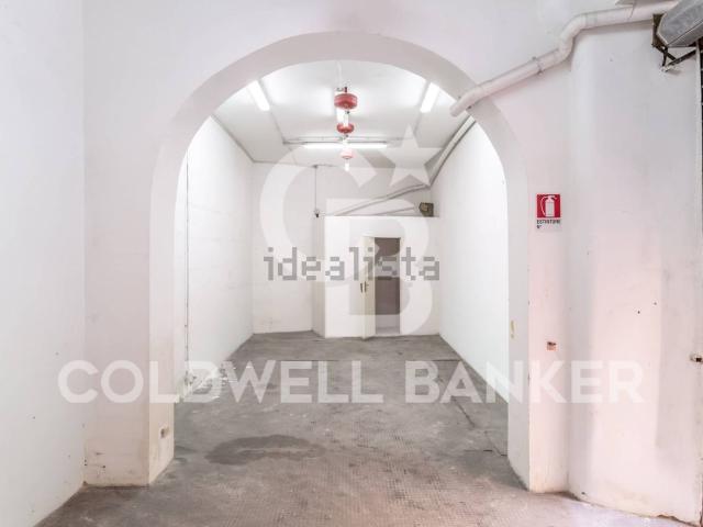 Locale in vendita di 140 m² in Via Raffaele Cadorna
