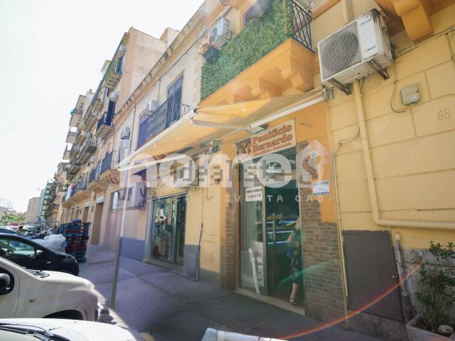 Locale in vendita di 140 m² in Corso Camillo Finocchiaro Aprile, 66