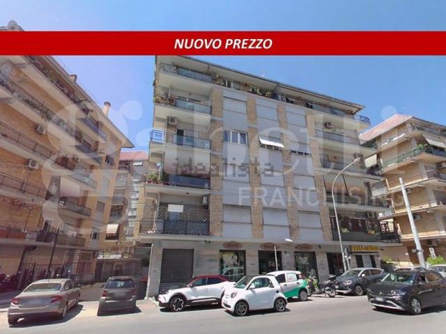 Locale in vendita di 140 m² in Piazza Monte Gennaro