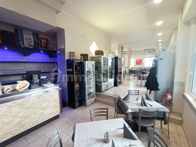 Locale in vendita di 140 m² in Strada Statale 1, 5