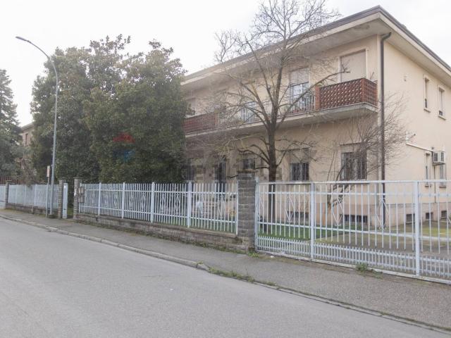 Locale in vendita di 1414 m² in Via Filippo Cassoli, 15