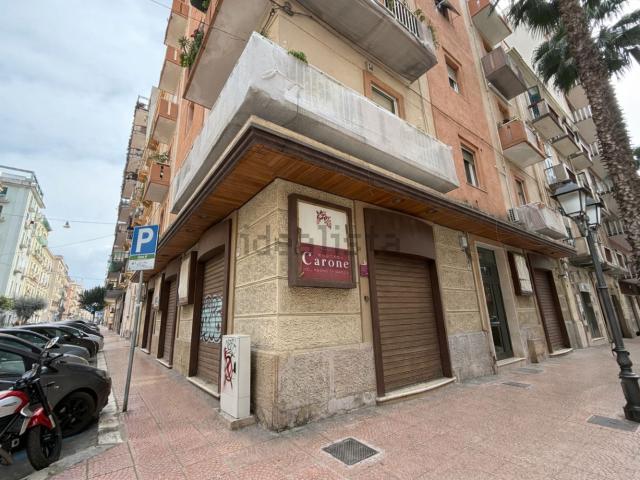 Locale in vendita di 141 m² in Via Angelo Berardi, 71