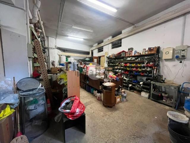 Locale in vendita di 141 m² in Via Don Luigi Palazzolo