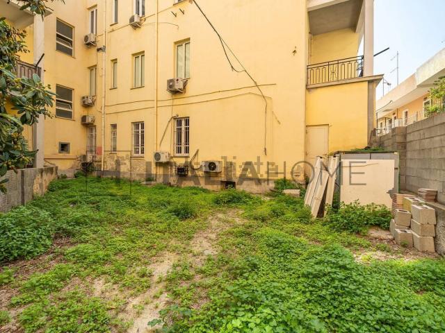 Locale in vendita di 141 m² in Via Dante Alighieri