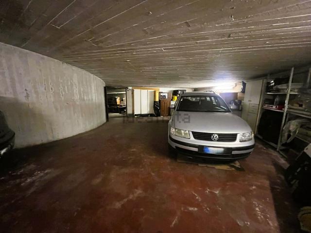 Locale in vendita di 141 m² in Via Sondrio, 13