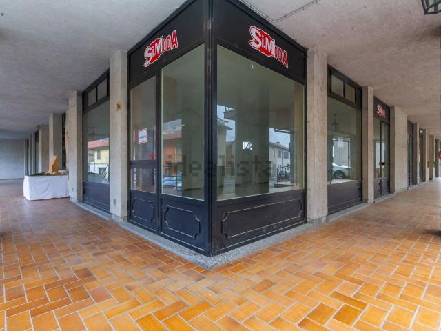 Locale in vendita di 141 m² in Via Umberto I, 2
