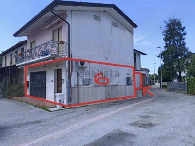 Locale in vendita di 142 m² in Via Brussa
