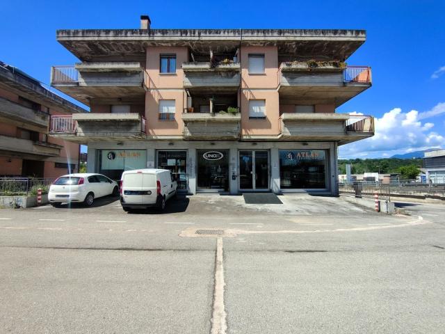 Locale in vendita di 142 m² in Via Giulio Canzanese, 39