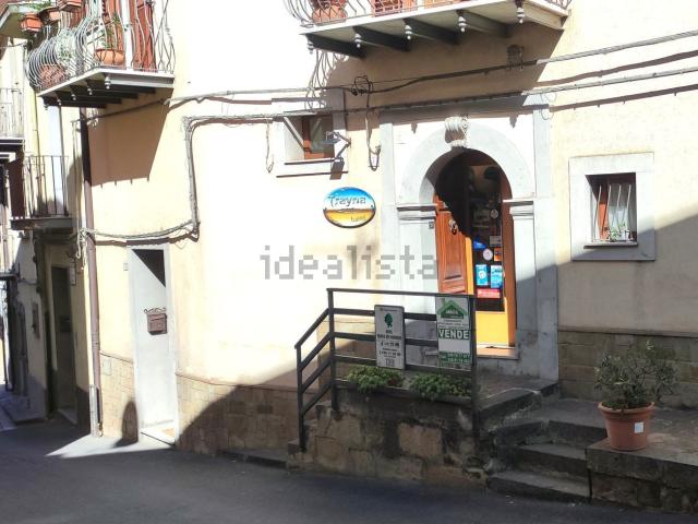 Locale in vendita di 142 m² in Via schifani, 5