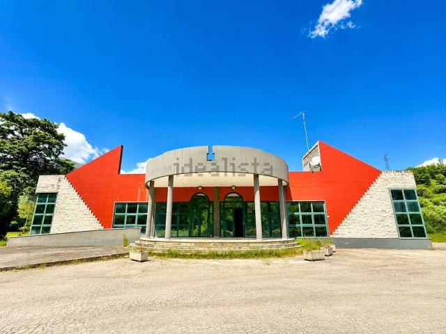 Locale in vendita di 142 m² in Contrada Cipollaro, 3
