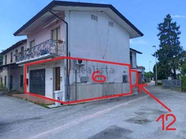Locale in vendita di 142 m² in Strada Brussa, 455